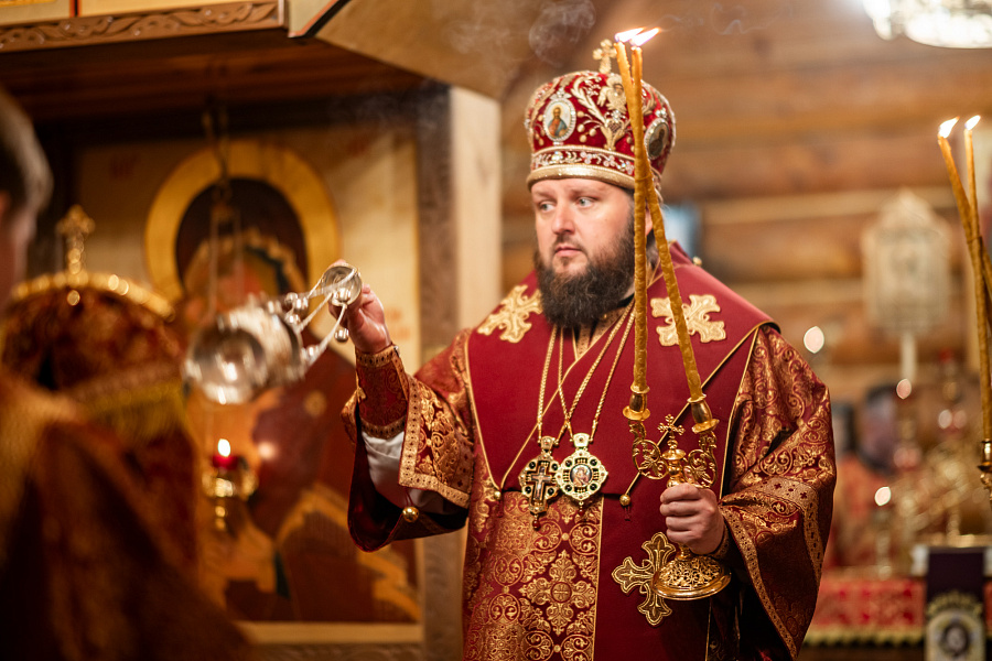 Божественная литургия в храме царственных страстотерпцев деревни Плещеево г.о. Подольск